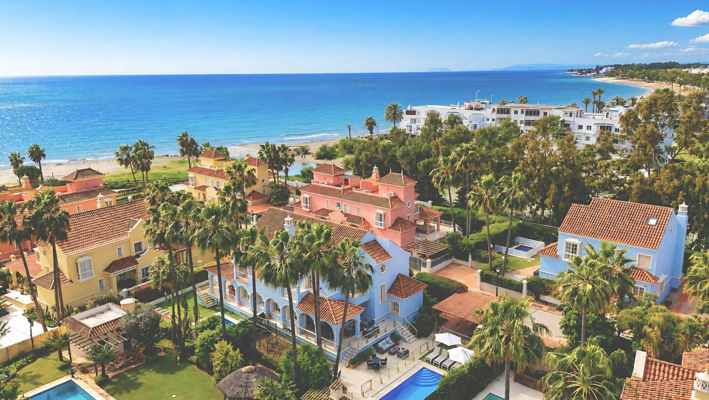Aerial view of the beachside semi-detached villa in Lorea Playa, Puerto Banús, 100 metres from the beach