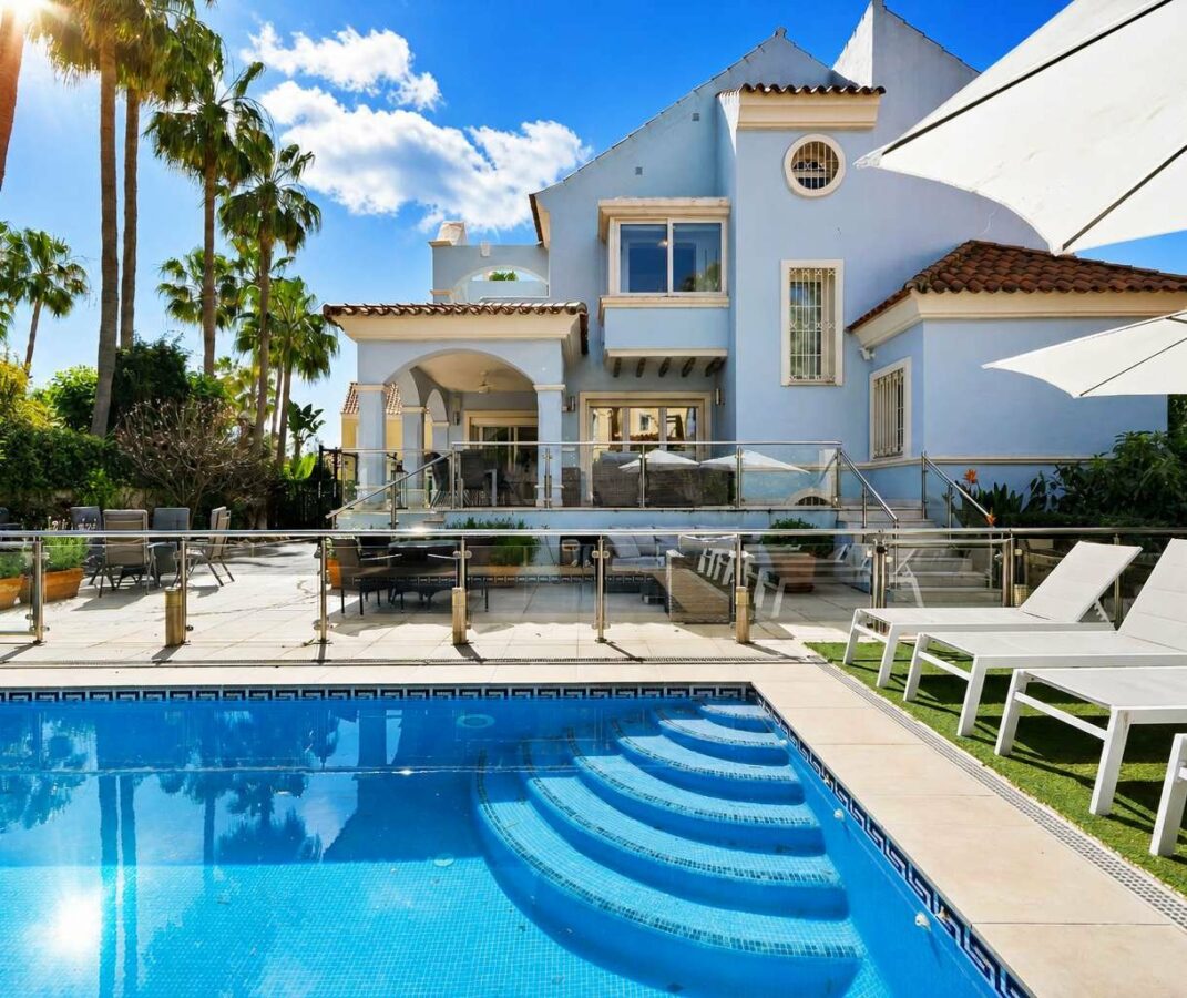 Private pool and terrace of the refurbished villa in Lorea Playa, Puerto Banús