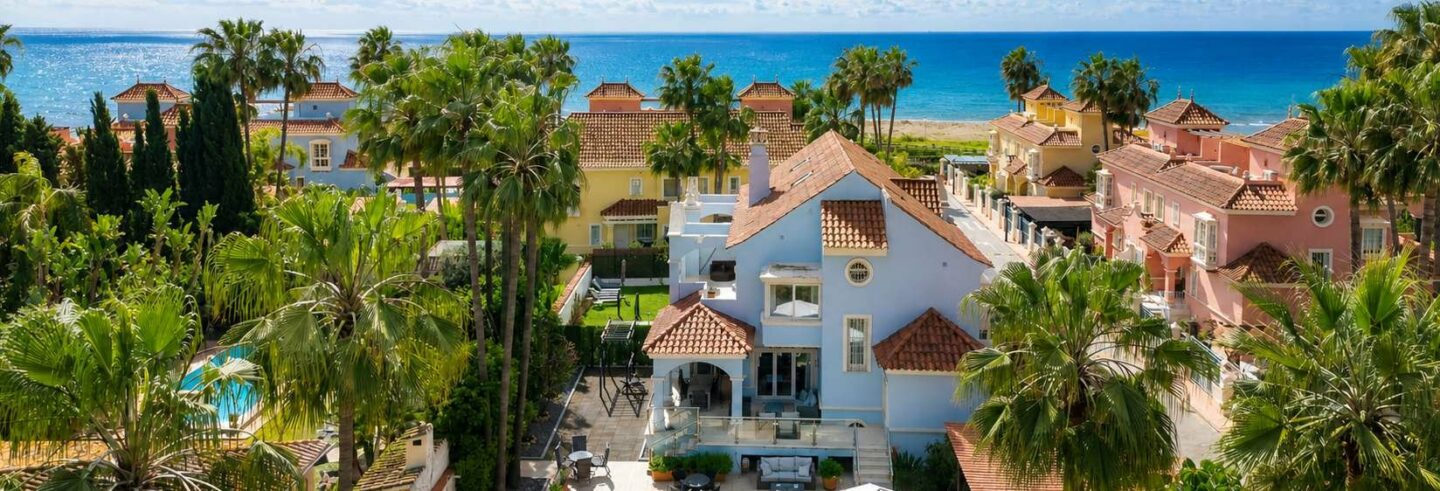 Aerial view of the villa and gardens in Lorea Playa, Puerto Banús, Marbella