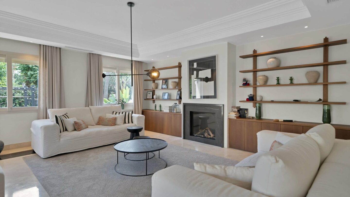 Living room with fireplace in the refurbished Lorea Playa villa, Puerto Banús