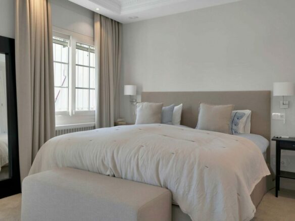 Master bedroom of the 7-bedroom villa in Lorea Playa, Puerto Banús