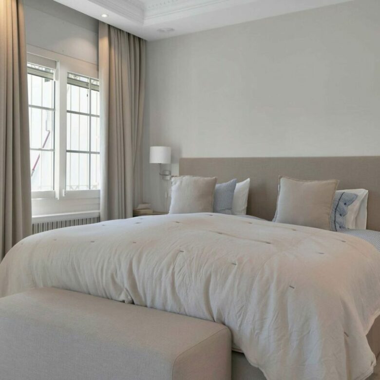 Master bedroom of the 7-bedroom villa in Lorea Playa, Puerto Banús