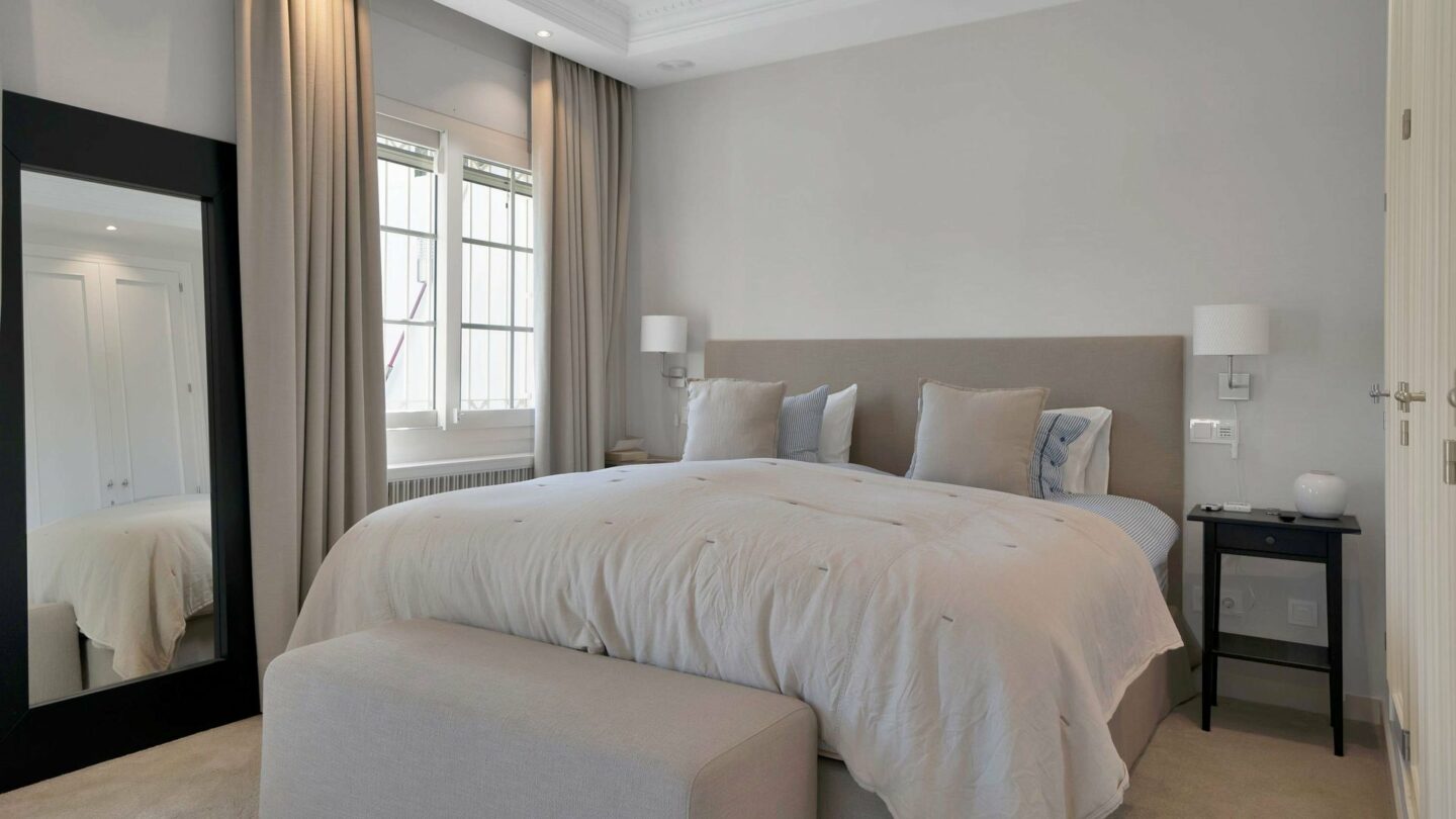 Master bedroom of the 7-bedroom villa in Lorea Playa, Puerto Banús