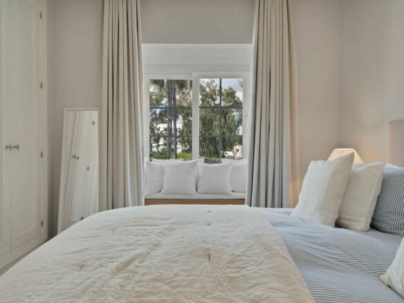 Guest bedroom with window seat in the beachside villa, Lorea Playa