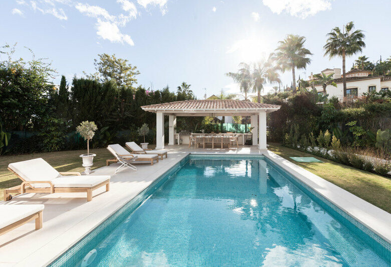FOR SALE 🏡 Contemporary Four-Bedroom Villa with Private Pool and Mountain Views – Los Arqueros, Benahavís 🇪🇸
