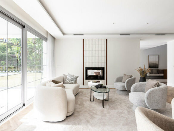 FOR SALE 🏡 Contemporary Four-Bedroom Villa with Private Pool and Mountain Views – Los Arqueros, Benahavís 🇪🇸
