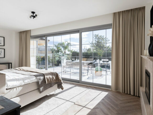FOR SALE 🏡 Contemporary Four-Bedroom Villa with Private Pool and Mountain Views – Los Arqueros, Benahavís 🇪🇸