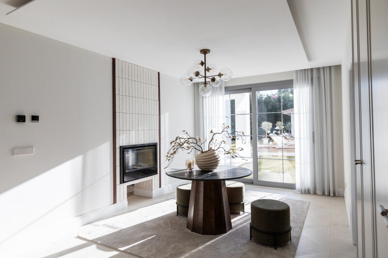 FOR SALE 🏡 Contemporary Four-Bedroom Villa with Private Pool and Mountain Views – Los Arqueros, Benahavís 🇪🇸