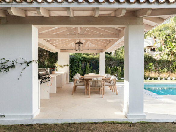FOR SALE 🏡 Contemporary Four-Bedroom Villa with Private Pool and Mountain Views – Los Arqueros, Benahavís 🇪🇸