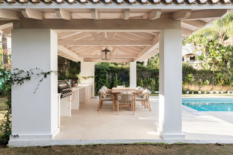 FOR SALE 🏡 Contemporary Four-Bedroom Villa with Private Pool and Mountain Views – Los Arqueros, Benahavís 🇪🇸