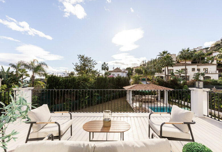 FOR SALE 🏡 Contemporary Four-Bedroom Villa with Private Pool and Mountain Views – Los Arqueros, Benahavís 🇪🇸