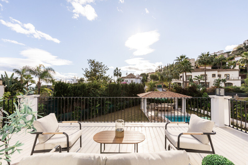 FOR SALE 🏡 Contemporary Four-Bedroom Villa with Private Pool and Mountain Views – Los Arqueros, Benahavís 🇪🇸