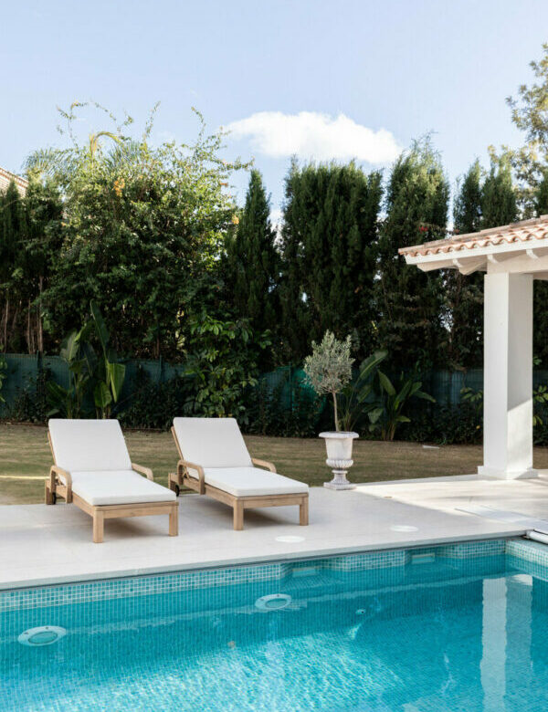 FOR SALE 🏡 Contemporary Four-Bedroom Villa with Private Pool and Mountain Views – Los Arqueros, Benahavís 🇪🇸