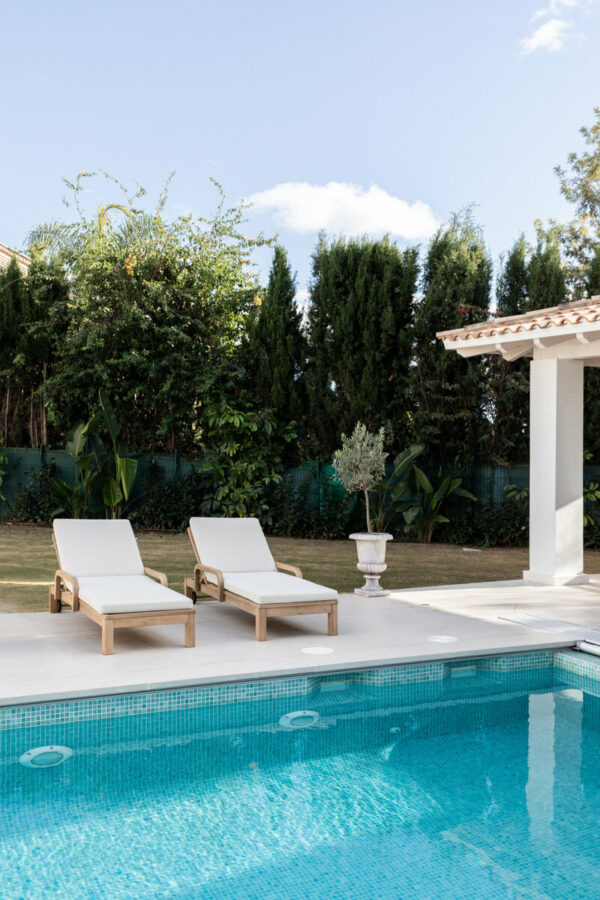 FOR SALE 🏡 Contemporary Four-Bedroom Villa with Private Pool and Mountain Views – Los Arqueros, Benahavís 🇪🇸