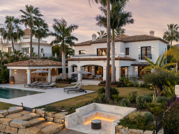FOR SALE 🏡 Renovated Four-Bedroom Villa with Panoramic Sea Views, Gym and Spa Room – Los Flamingos, Benahavís 🇪🇸