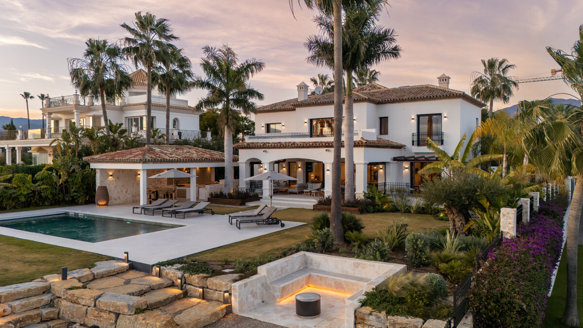 FOR SALE 🏡 Renovated Four-Bedroom Villa with Panoramic Sea Views, Gym and Spa Room – Los Flamingos, Benahavís 🇪🇸