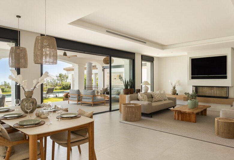 FOR SALE 🏡 Renovated Four-Bedroom Villa with Panoramic Sea Views, Gym and Spa Room – Los Flamingos, Benahavís 🇪🇸