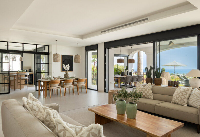 FOR SALE 🏡 Renovated Four-Bedroom Villa with Panoramic Sea Views, Gym and Spa Room – Los Flamingos, Benahavís 🇪🇸