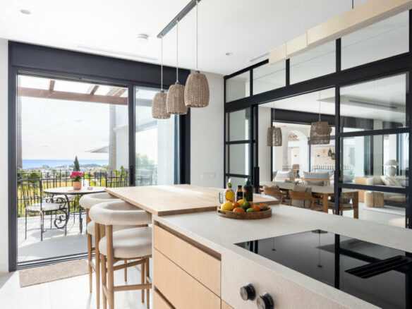 FOR SALE 🏡 Renovated Four-Bedroom Villa with Panoramic Sea Views, Gym and Spa Room – Los Flamingos, Benahavís 🇪🇸
