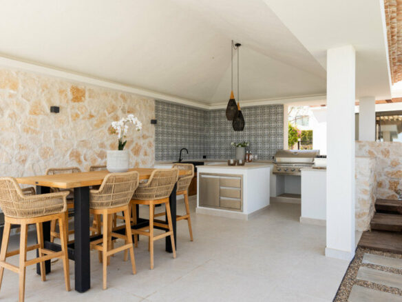 FOR SALE 🏡 Renovated Four-Bedroom Villa with Panoramic Sea Views, Gym and Spa Room – Los Flamingos, Benahavís 🇪🇸