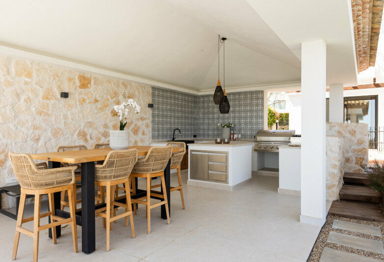 FOR SALE 🏡 Renovated Four-Bedroom Villa with Panoramic Sea Views, Gym and Spa Room – Los Flamingos, Benahavís 🇪🇸