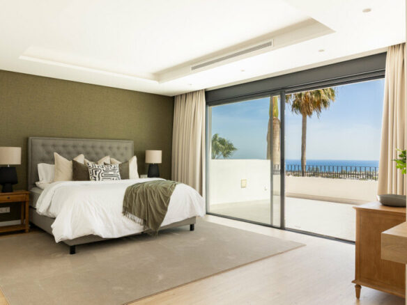 FOR SALE 🏡 Renovated Four-Bedroom Villa with Panoramic Sea Views, Gym and Spa Room – Los Flamingos, Benahavís 🇪🇸