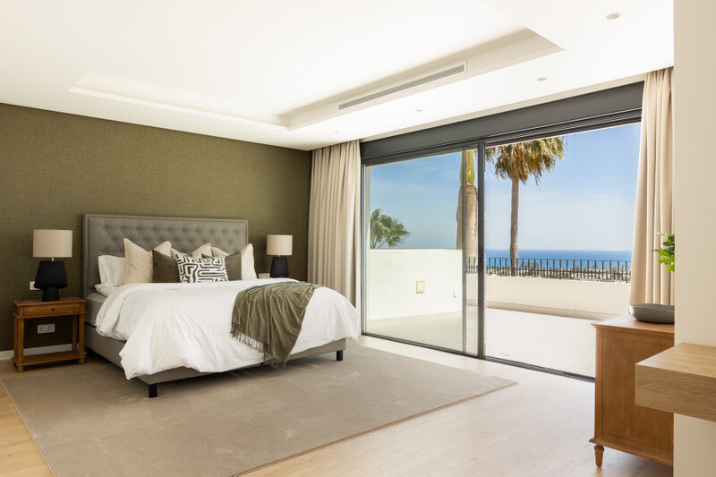 FOR SALE 🏡 Renovated Four-Bedroom Villa with Panoramic Sea Views, Gym and Spa Room – Los Flamingos, Benahavís 🇪🇸