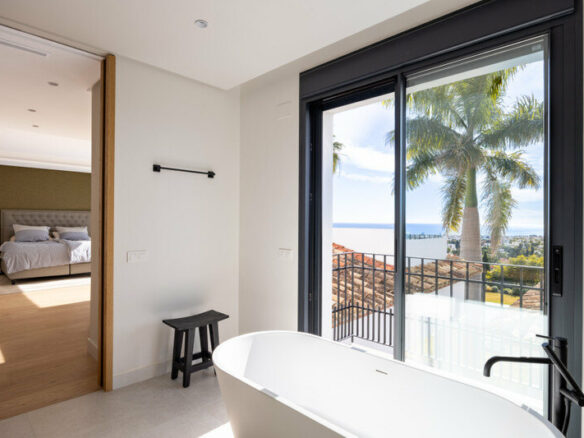 FOR SALE 🏡 Renovated Four-Bedroom Villa with Panoramic Sea Views, Gym and Spa Room – Los Flamingos, Benahavís 🇪🇸