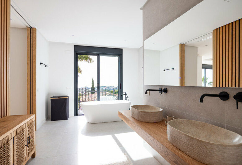 FOR SALE 🏡 Renovated Four-Bedroom Villa with Panoramic Sea Views, Gym and Spa Room – Los Flamingos, Benahavís 🇪🇸