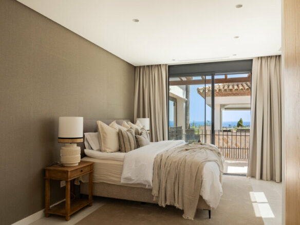 FOR SALE 🏡 Renovated Four-Bedroom Villa with Panoramic Sea Views, Gym and Spa Room – Los Flamingos, Benahavís 🇪🇸