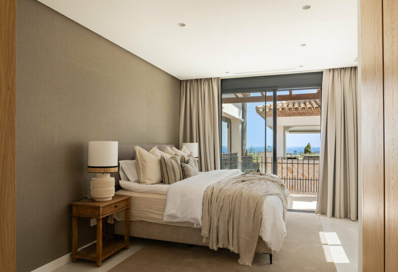 FOR SALE 🏡 Renovated Four-Bedroom Villa with Panoramic Sea Views, Gym and Spa Room – Los Flamingos, Benahavís 🇪🇸