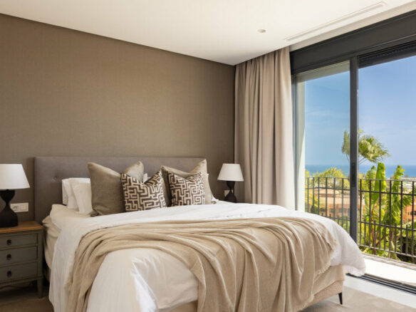 FOR SALE 🏡 Renovated Four-Bedroom Villa with Panoramic Sea Views, Gym and Spa Room – Los Flamingos, Benahavís 🇪🇸