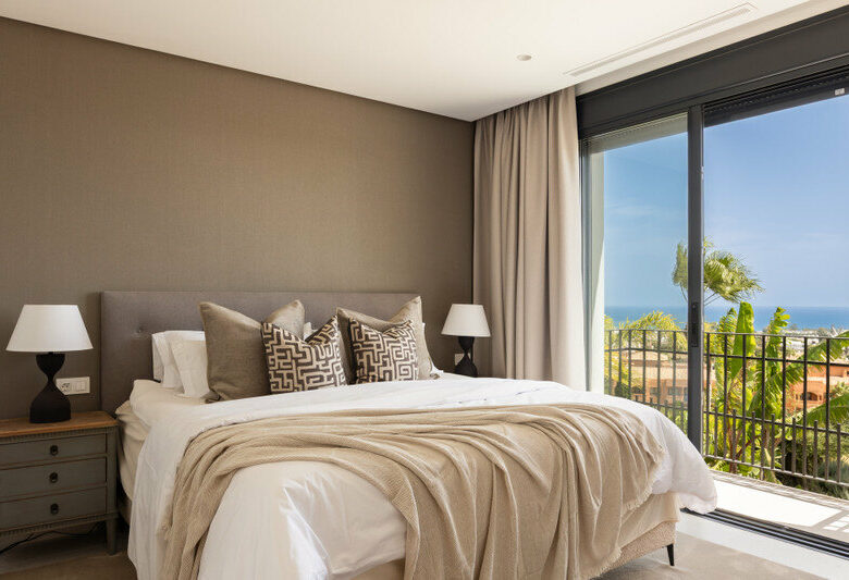 FOR SALE 🏡 Renovated Four-Bedroom Villa with Panoramic Sea Views, Gym and Spa Room – Los Flamingos, Benahavís 🇪🇸