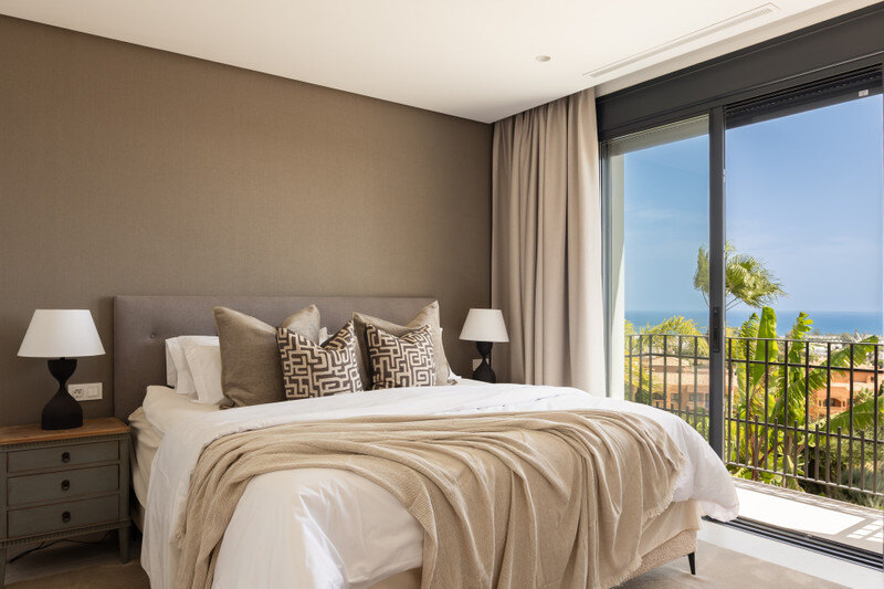 FOR SALE 🏡 Renovated Four-Bedroom Villa with Panoramic Sea Views, Gym and Spa Room – Los Flamingos, Benahavís 🇪🇸