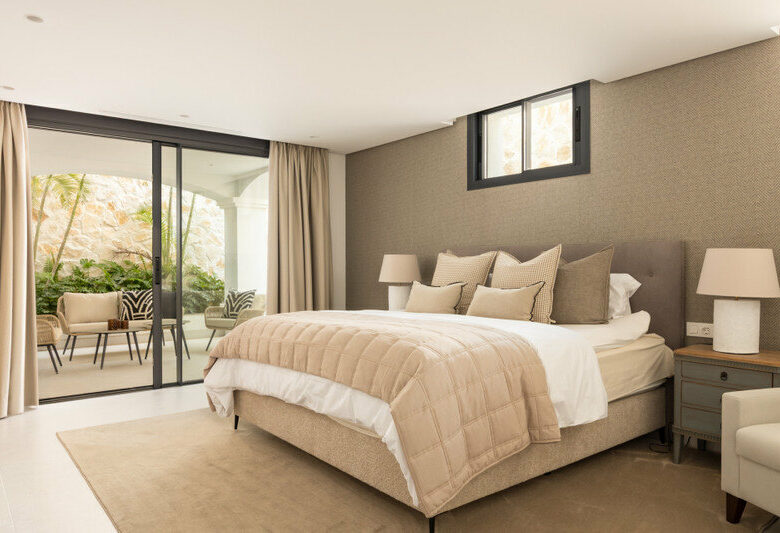 FOR SALE 🏡 Renovated Four-Bedroom Villa with Panoramic Sea Views, Gym and Spa Room – Los Flamingos, Benahavís 🇪🇸