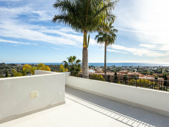 FOR SALE 🏡 Renovated Four-Bedroom Villa with Panoramic Sea Views, Gym and Spa Room – Los Flamingos, Benahavís 🇪🇸