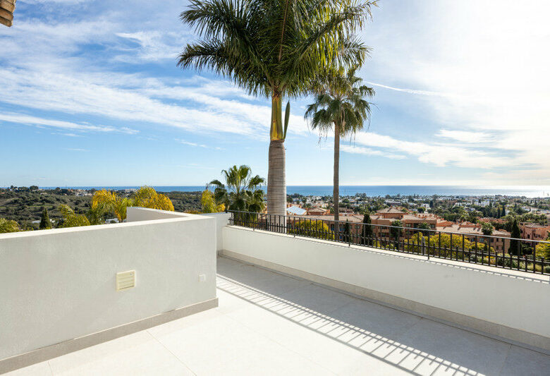 FOR SALE 🏡 Renovated Four-Bedroom Villa with Panoramic Sea Views, Gym and Spa Room – Los Flamingos, Benahavís 🇪🇸