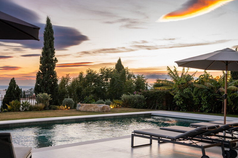 FOR SALE 🏡 Renovated Four-Bedroom Villa with Panoramic Sea Views, Gym and Spa Room – Los Flamingos, Benahavís 🇪🇸