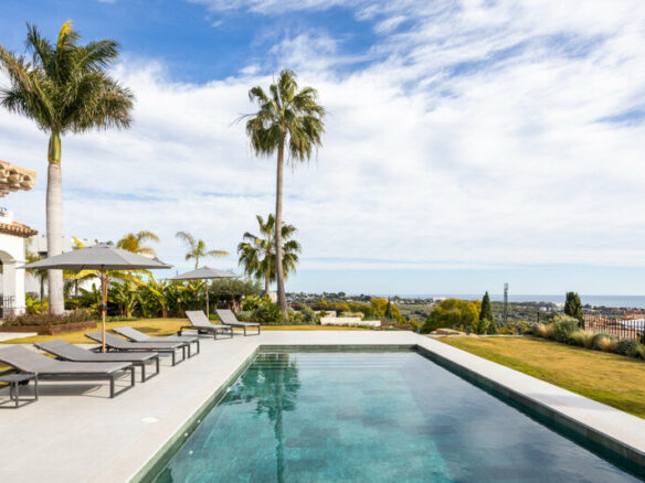 FOR SALE 🏡 Renovated Four-Bedroom Villa with Panoramic Sea Views, Gym and Spa Room – Los Flamingos, Benahavís 🇪🇸