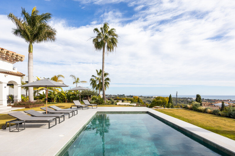 FOR SALE 🏡 Renovated Four-Bedroom Villa with Panoramic Sea Views, Gym and Spa Room – Los Flamingos, Benahavís 🇪🇸