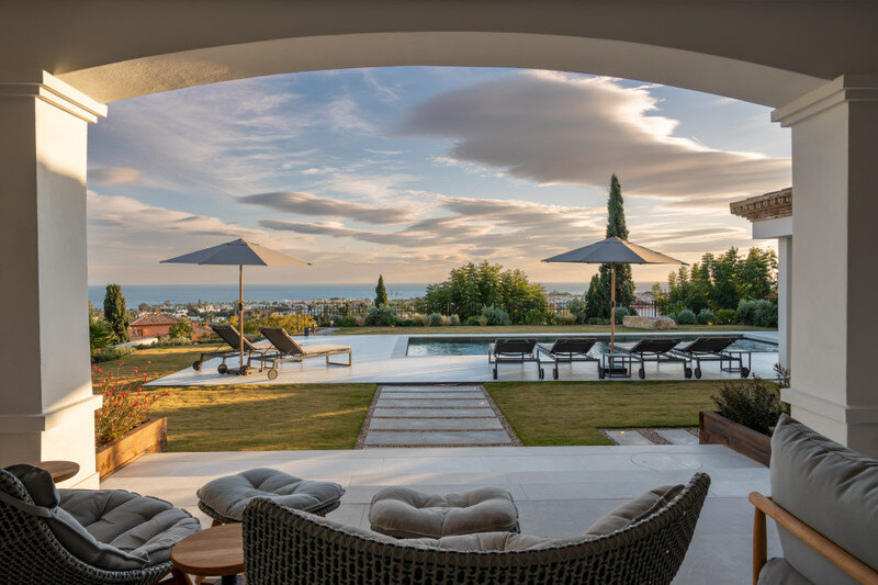 FOR SALE 🏡 Renovated Four-Bedroom Villa with Panoramic Sea Views, Gym and Spa Room – Los Flamingos, Benahavís 🇪🇸