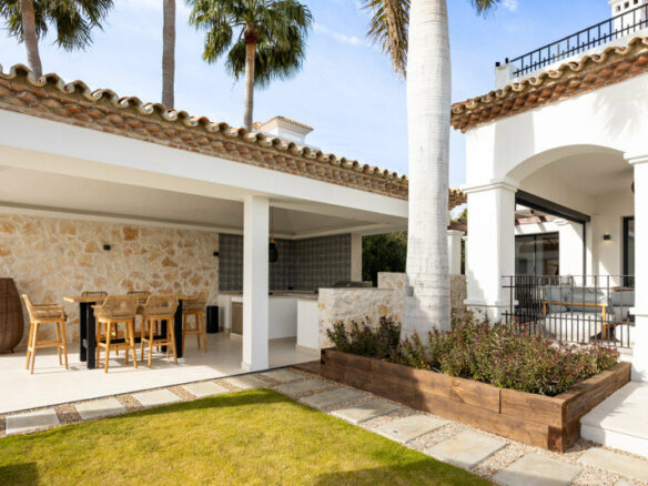 FOR SALE 🏡 Renovated Four-Bedroom Villa with Panoramic Sea Views, Gym and Spa Room – Los Flamingos, Benahavís 🇪🇸