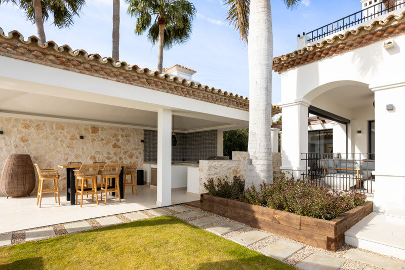 FOR SALE 🏡 Renovated Four-Bedroom Villa with Panoramic Sea Views, Gym and Spa Room – Los Flamingos, Benahavís 🇪🇸