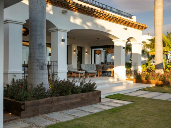 FOR SALE 🏡 Renovated Four-Bedroom Villa with Panoramic Sea Views, Gym and Spa Room – Los Flamingos, Benahavís 🇪🇸