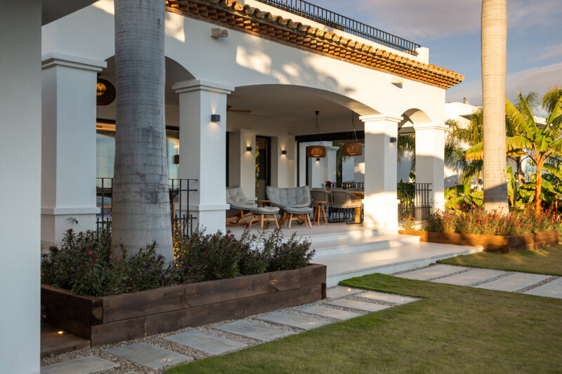 FOR SALE 🏡 Renovated Four-Bedroom Villa with Panoramic Sea Views, Gym and Spa Room – Los Flamingos, Benahavís 🇪🇸