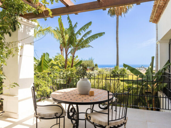 FOR SALE 🏡 Renovated Four-Bedroom Villa with Panoramic Sea Views, Gym and Spa Room – Los Flamingos, Benahavís 🇪🇸