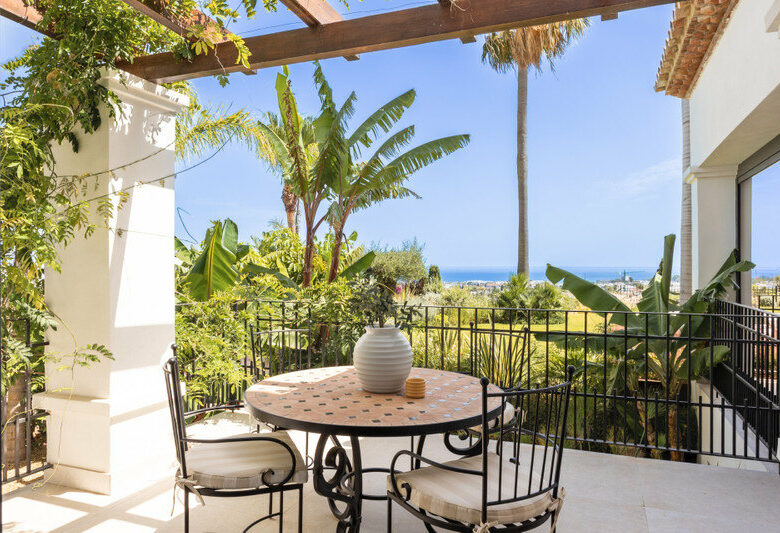 FOR SALE 🏡 Renovated Four-Bedroom Villa with Panoramic Sea Views, Gym and Spa Room – Los Flamingos, Benahavís 🇪🇸