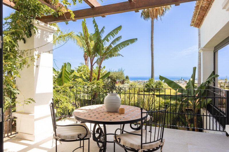 FOR SALE 🏡 Renovated Four-Bedroom Villa with Panoramic Sea Views, Gym and Spa Room – Los Flamingos, Benahavís 🇪🇸