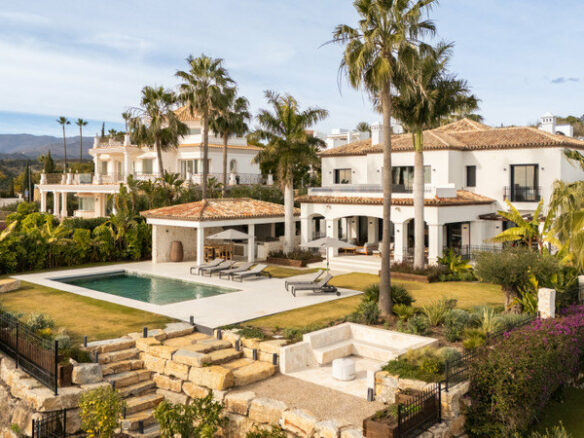 FOR SALE 🏡 Renovated Four-Bedroom Villa with Panoramic Sea Views, Gym and Spa Room – Los Flamingos, Benahavís 🇪🇸