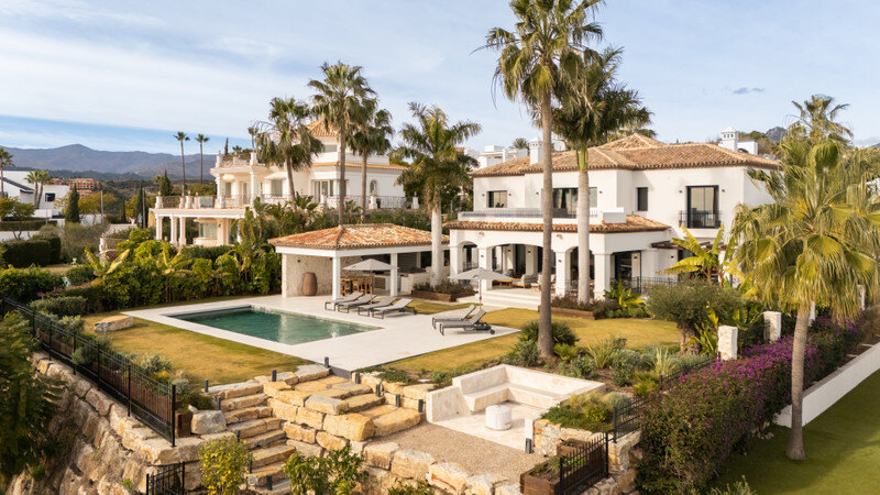 FOR SALE 🏡 Renovated Four-Bedroom Villa with Panoramic Sea Views, Gym and Spa Room – Los Flamingos, Benahavís 🇪🇸